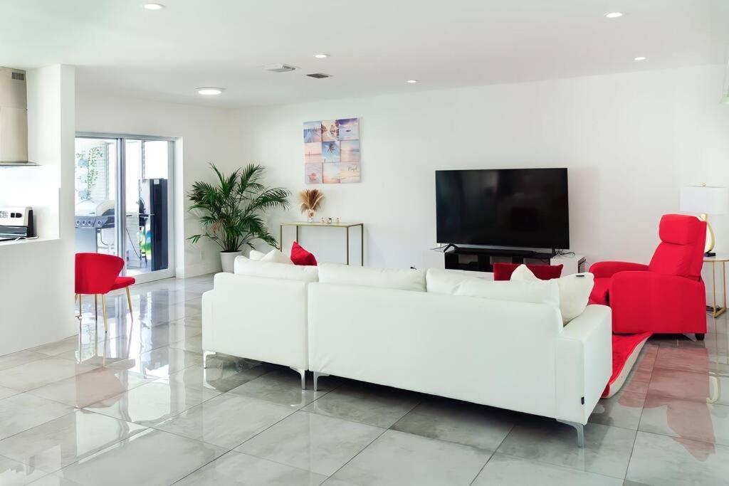 Luxurious & Modern Open Floor Plan Heated Pool Villa Hollywood Zewnętrze zdjęcie
